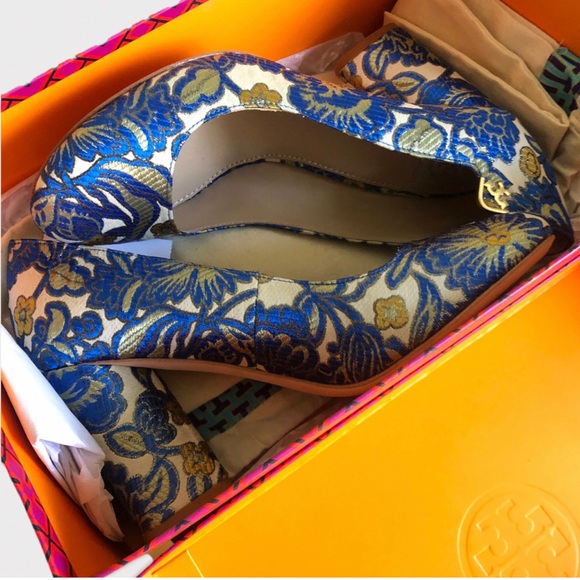 Tory Burch Suede Elizabeth 85mm Round-toe Pump - Picture 1 of 6